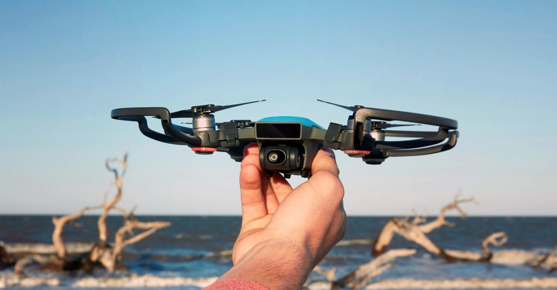 1501750665-nieuwe-gesture-mode-besturing-dji-spark-drone-start-en-stop-filmen-08-2017.jpg