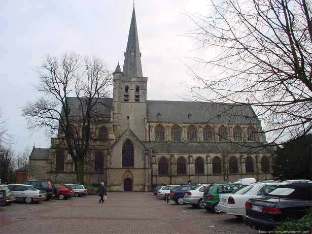 drone-inspecteert-sint-waldetrudiskerk-herentals-belgie-monumentenwacht-antwerpen